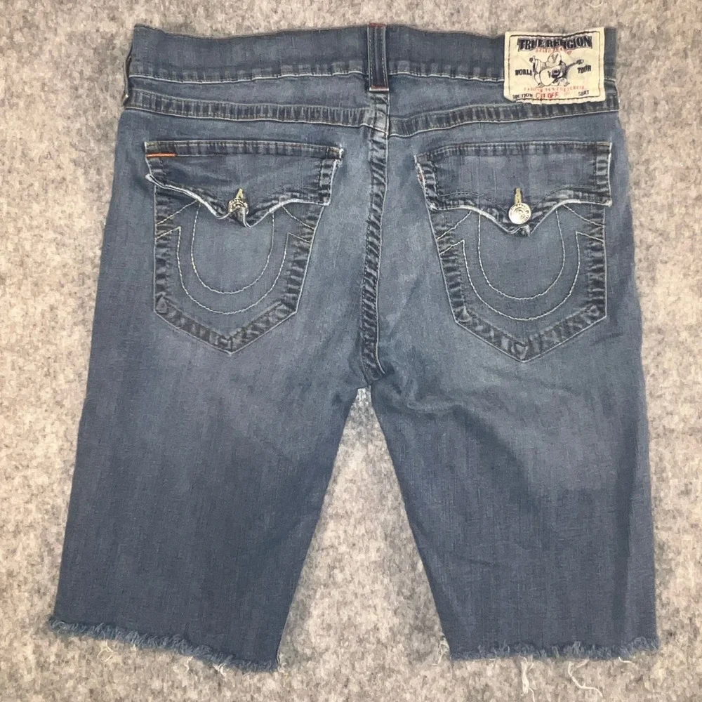 True Religion Men's Straight Cut Off Denim Shorts Blue Medium Wash Size 38